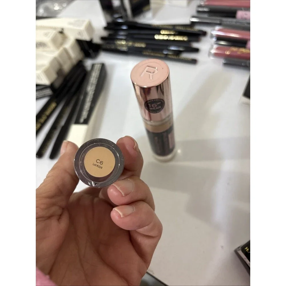 Makeup Revolution Beauty Conceal & Define Infinite Concealer XL, C6 LONG LASTING